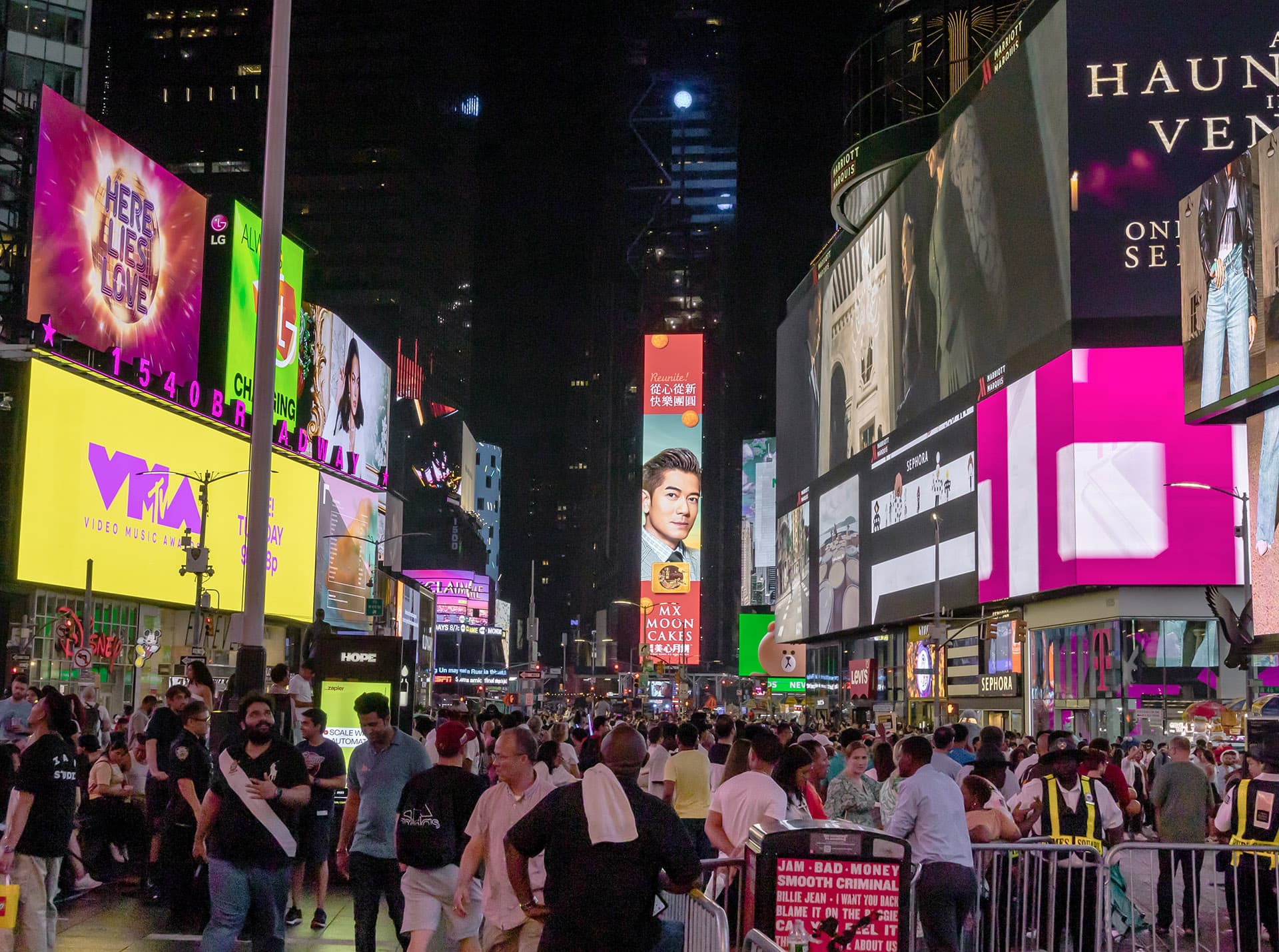 Billboard and OOH Media Specialists